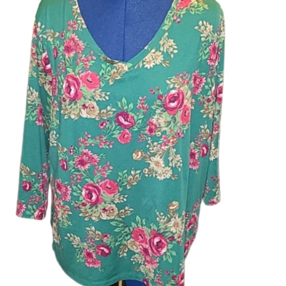 Pioneer Woman sz. XXL. Green with pink roses . Lovely feminine . (1297A).